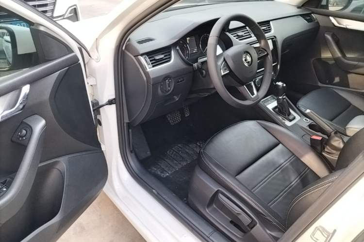 Used Skoda Octavia 2019 1.5L Automatic SmartDrive Comfort Edition China VI Standard Driver Seat