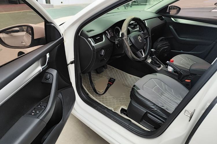 Used Skoda Octavia 2019 TSI230 DSG SmartDrive Luxury Edition China VI Driver Seat