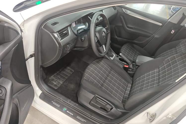 Used Skoda Octavia 2019 1.5L Automatic SmartDrive Comfort Edition China VI Standard Driver Seat