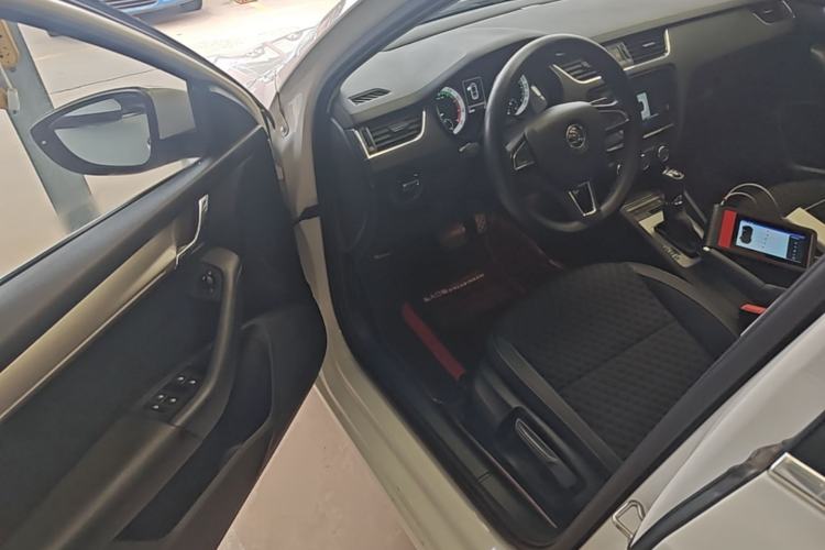 Used Skoda Octavia 2019 1.5L Automatic Smart Drive Luxury Edition China VI Standard Driver Seat