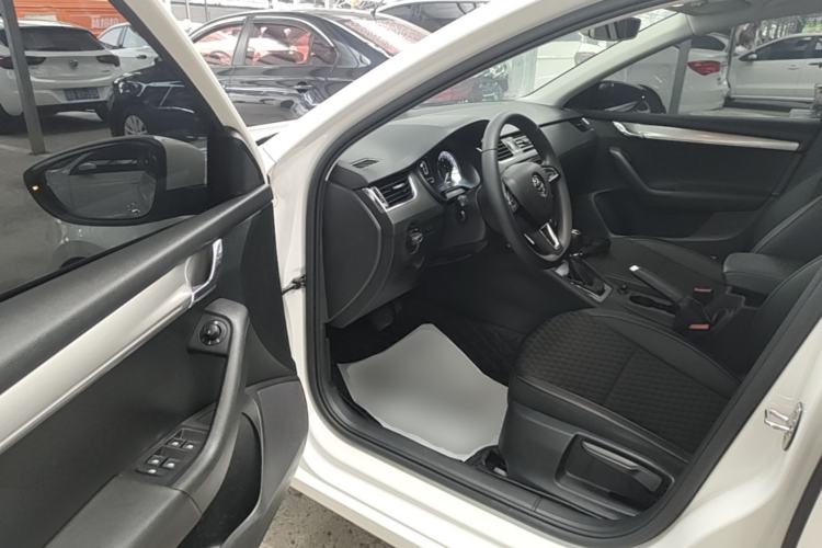 Used Skoda Octavia 2019 1.5L Automatic Luxury Edition Driver Seat