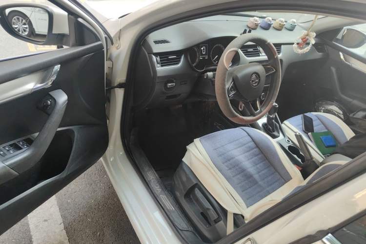 Used Skoda Octavia 2019 1.5L Automatic Smart Drive Luxury Edition China VI Standard Driver Seat