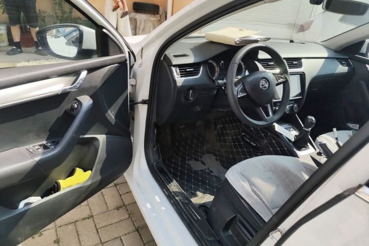 Used Skoda Octavia 2019 1.5L Manual SmartDrive Luxury Edition China VI Standard Driver Seat