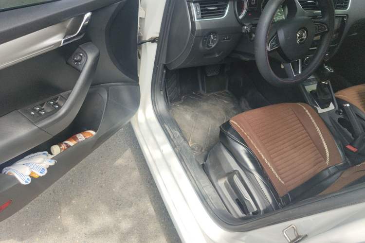 Used Skoda Octavia 2019 1.5L Automatic Smart Drive Luxury Edition China VI Standard Driver Seat