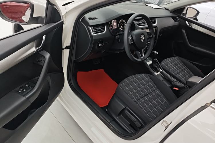 Used Skoda Octavia 2019 TSI230 DSG Smart & Comfort Edition China VI Standard Driver Seat