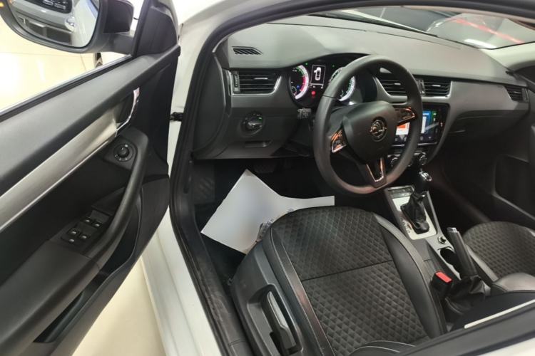 Used Skoda Octavia 2019 TSI280 DSG SmartDrive Luxury Edition China VI Driver Seat