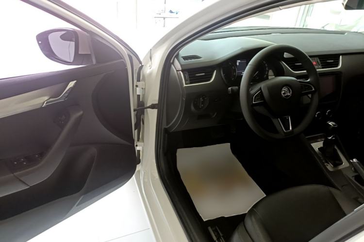 Used Skoda Octavia 2019 1.5L Automatic SmartDrive Comfort Edition China VI Standard Driver Seat