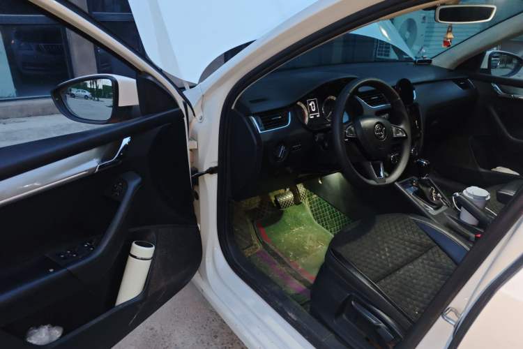 Used Skoda Octavia 2019 TSI230 DSG SmartDrive Luxury Edition China VI Driver Seat