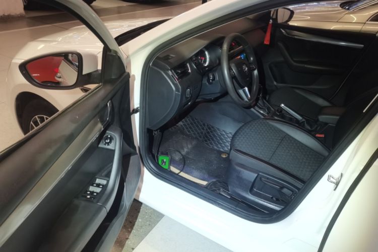 Used Skoda Octavia 2019 1.5L Automatic Smart Drive Luxury Edition China VI Standard Driver Seat
