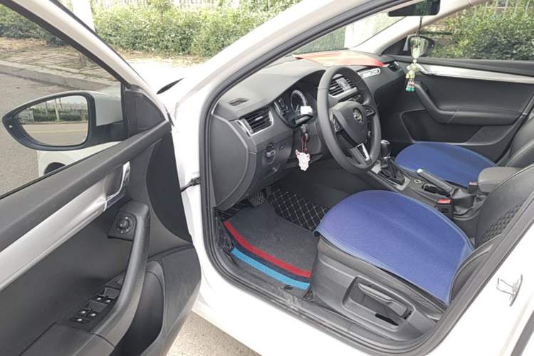 Used Skoda Octavia 2019 TSI230 DSG SmartDrive Luxury Edition China VI Driver Seat