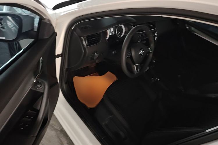 Used Skoda Octavia 2019 1.5L Automatic Smart Drive Luxury Edition China VI Standard Driver Seat