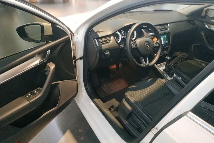 Used Skoda Octavia 2019 TSI230 DSG SmartDrive Luxury Edition China VI Driver Seat