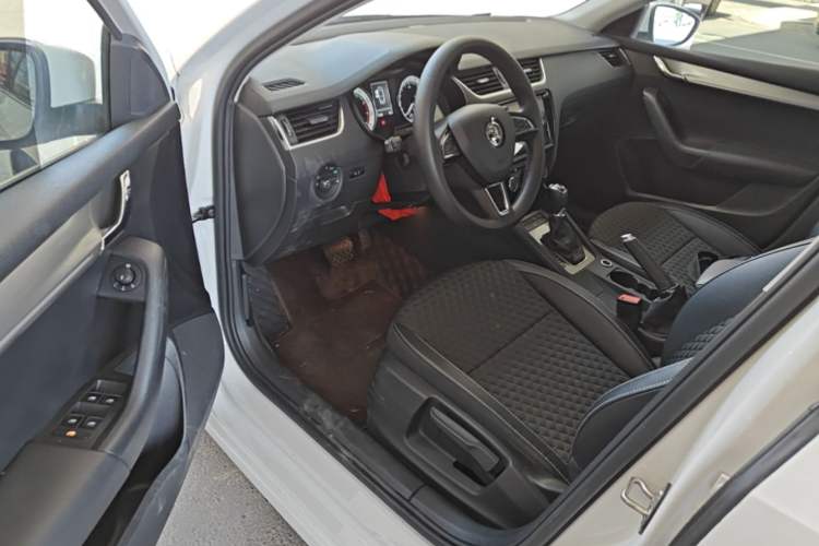 Used Skoda Octavia 2019 1.5L Automatic Smart Drive Luxury Edition China VI Standard Driver Seat