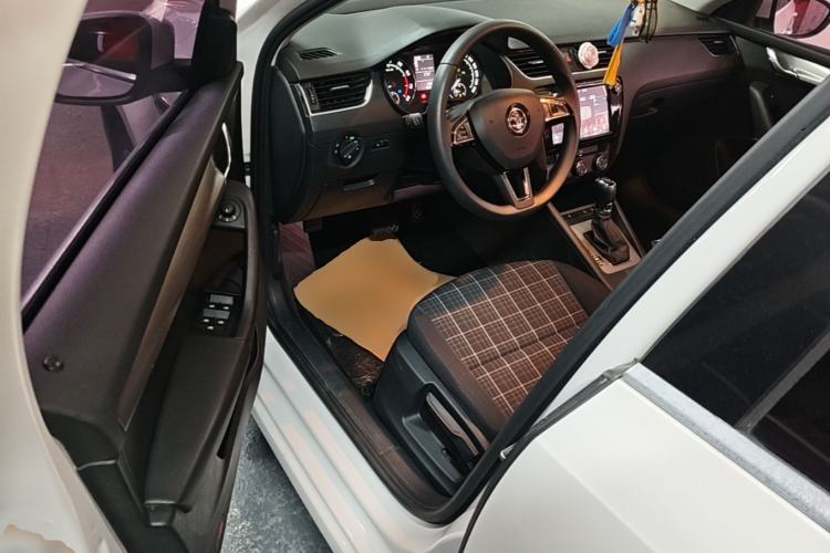Used Skoda Octavia 2019 1.5L Automatic Comfort Edition Driver Seat