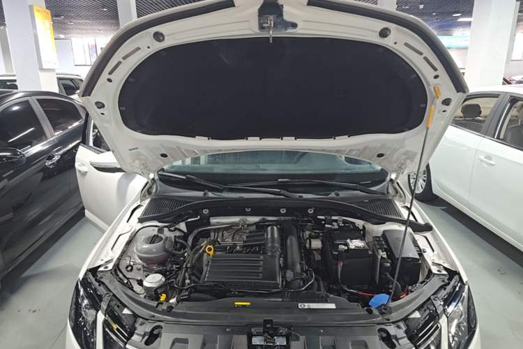 Used Skoda Octavia 2019 TSI230 DSG Smart & Comfort Edition China VI Standard Engine Bay