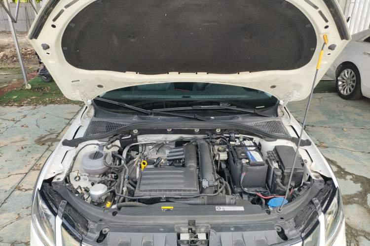 Used Skoda Octavia 2019 TSI280 DSG Flagship Wagon China VI Standard Engine Bay