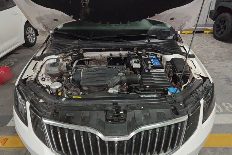 Used Skoda Octavia 2019 1.5L Manual Standard Edition China VI Engine Bay