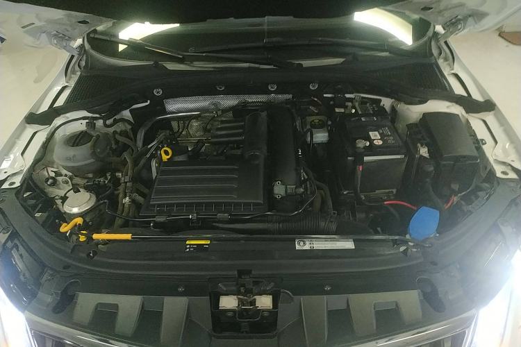 Used Skoda Octavia 2019 TSI280 DSG Luxury Edition Station Wagon China VI Standard Engine Bay