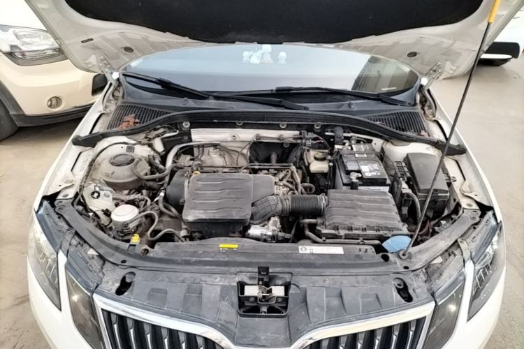 Used Skoda Octavia 2019 1.5L Automatic Smart Drive Luxury Edition China VI Standard Engine Bay