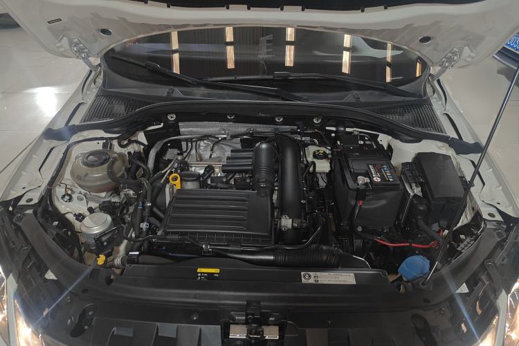 Used Skoda Octavia 2019 TSI230 DSG Smart & Comfort Edition China VI Standard Engine Bay