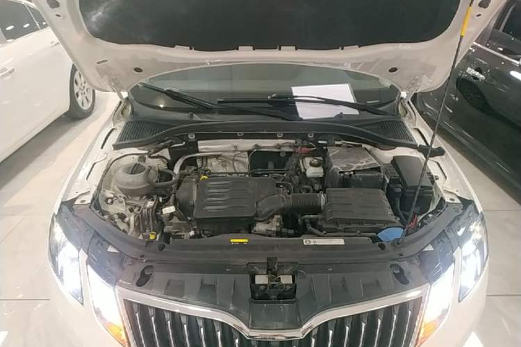 Used Skoda Octavia 2019 1.5L Automatic Comfort Edition Engine Bay