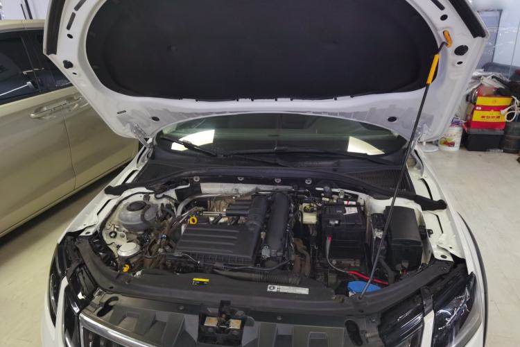 Used Skoda Octavia 2019 TSI280 DSG Luxury Edition Station Wagon China VI Standard Engine Bay