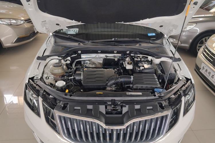 Used Skoda Octavia 2019 1.5L Automatic Smart Drive Luxury Edition China VI Standard Engine Bay