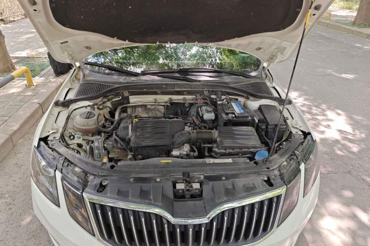Used Skoda Octavia 2019 1.5L Automatic Luxury Edition Engine Bay