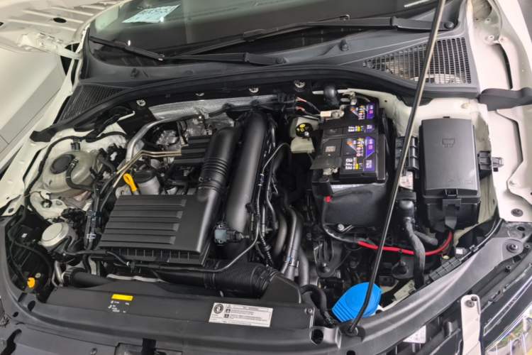 Used Skoda Octavia 2019 TSI230 DSG Smart & Comfort Edition China VI Standard Engine Bay