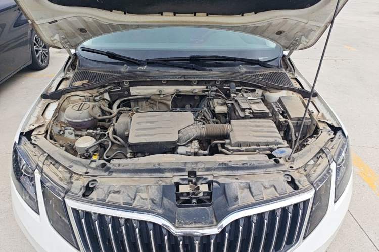 Used Skoda Octavia 2019 1.5L Automatic Smart Drive Luxury Edition China VI Standard Engine Bay
