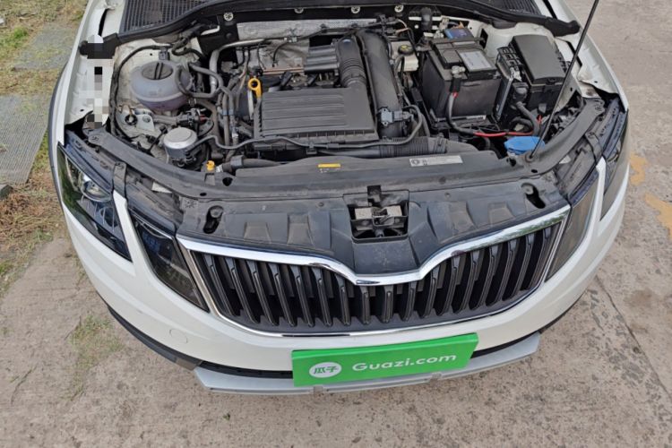 Used Skoda Octavia 2019 Station Wagon TSI230 DSG Comfort Edition China VI Standard Engine Bay