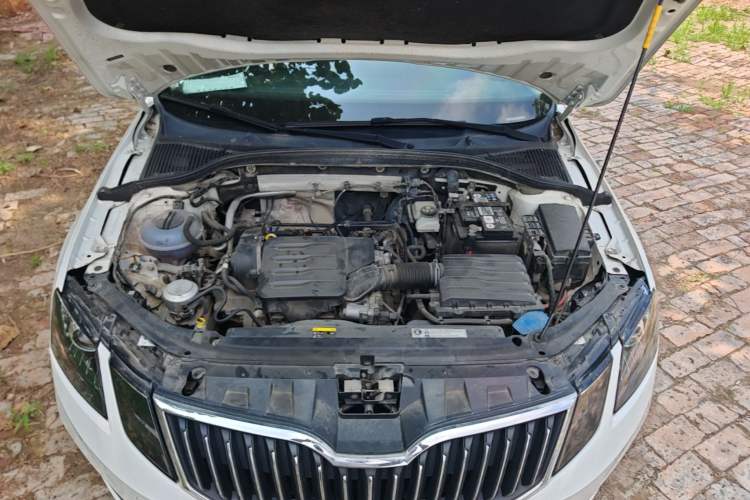 Used Skoda Octavia 2019 1.5L Automatic SmartDrive Comfort Edition China VI Standard Engine Bay