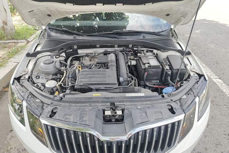 Used Skoda Octavia 2019 TSI230 DSG SmartDrive Luxury Edition China VI Engine Bay