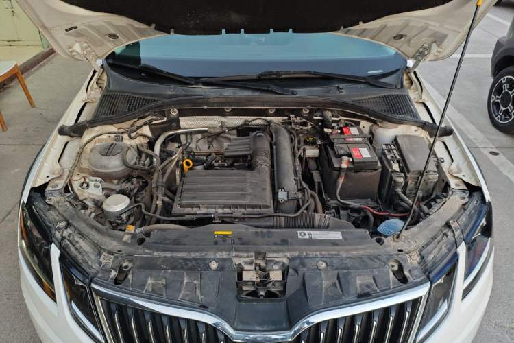 Used Skoda Octavia 2019 TSI280 DSG Luxury Edition Station Wagon China VI Standard Engine Bay