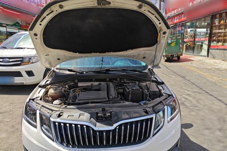 Used Skoda Octavia 2019 TSI280 DSG Luxury Edition Station Wagon China VI Standard Engine Bay