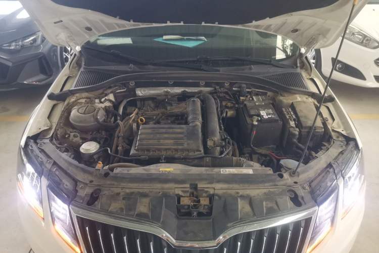 Used Skoda Octavia 2019 TSI280 DSG Luxury Edition Station Wagon China VI Standard Engine Bay