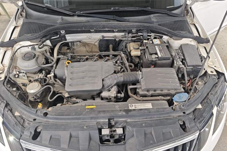 Used Skoda Octavia 2019 1.5L Automatic Smart Drive Luxury Edition China VI Standard Engine Bay