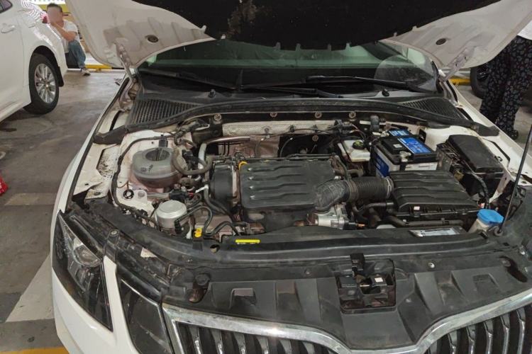 Used Skoda Octavia 2019 1.5L Manual Standard Edition China VI Engine Bay Right