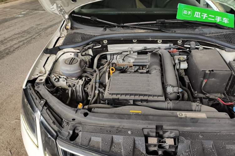 Used Skoda Octavia 2019 TSI280 DSG Luxury Edition Engine Bay Right