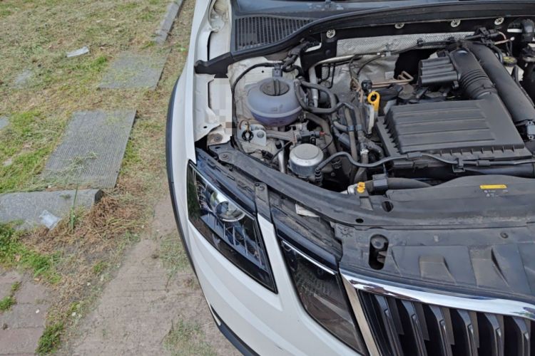 Used Skoda Octavia 2019 Station Wagon TSI230 DSG Comfort Edition China VI Standard Engine Bay Right