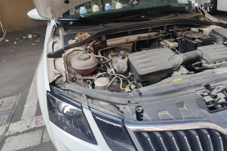 Used Skoda Octavia 2019 1.5L Automatic Smart Drive Luxury Edition China VI Standard Engine Bay Right