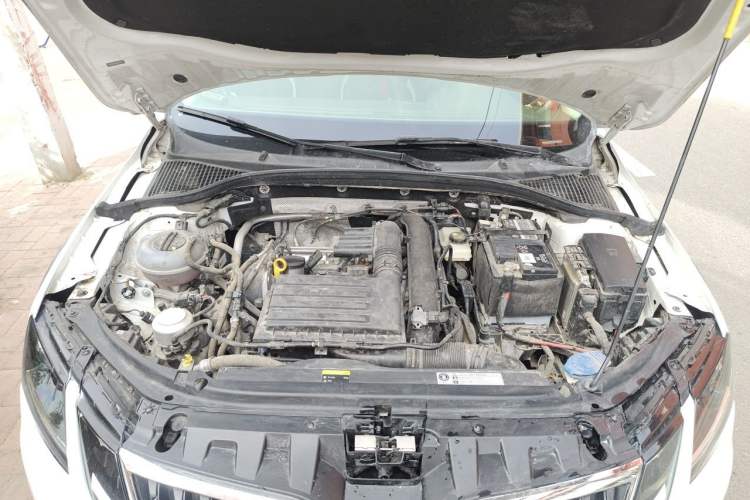 Used Skoda Octavia 2019 TSI280 DSG Luxury Edition Station Wagon China VI Standard Engine Bay