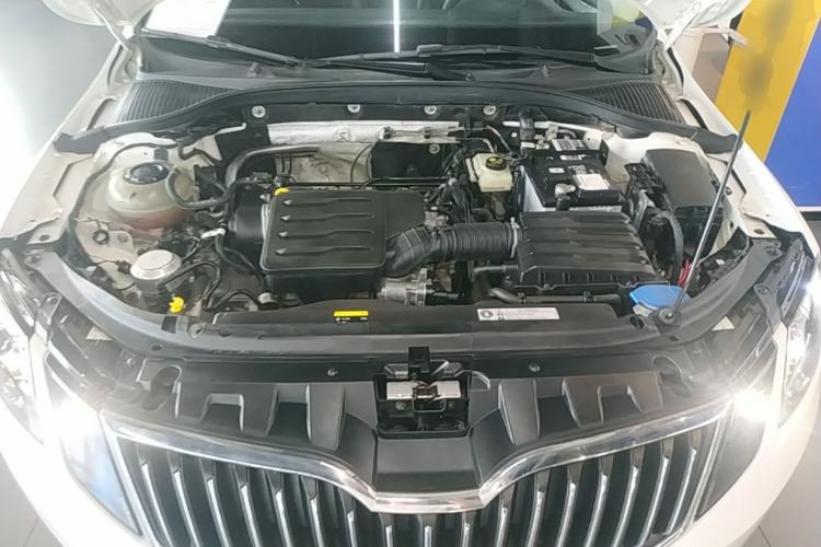 Used Skoda Octavia 2019 1.5L Automatic Smart Drive Luxury Edition China VI Standard Engine Bay