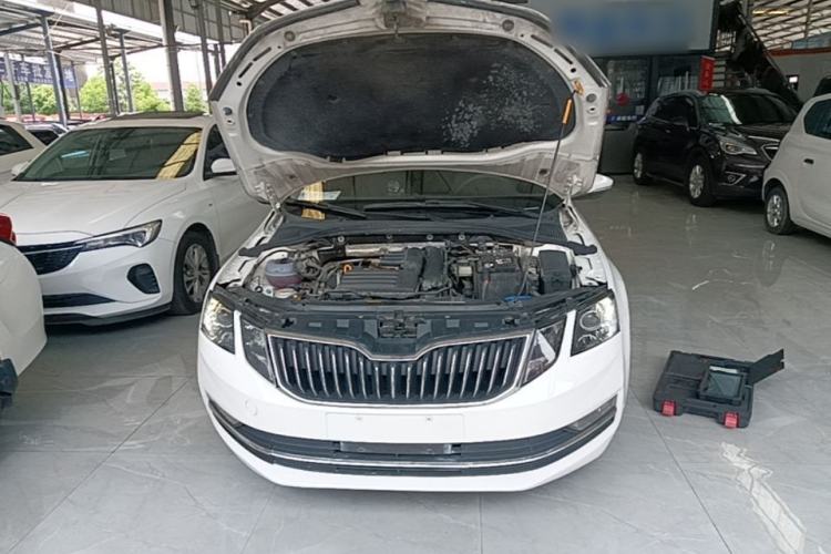 Used Skoda Octavia 2019 TSI230 DSG SmartDrive Luxury Edition China V Standard Engine Bay