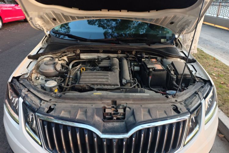Used Skoda Octavia 2019 TSI280 DSG Luxury Edition Station Wagon China VI Standard Engine Bay
