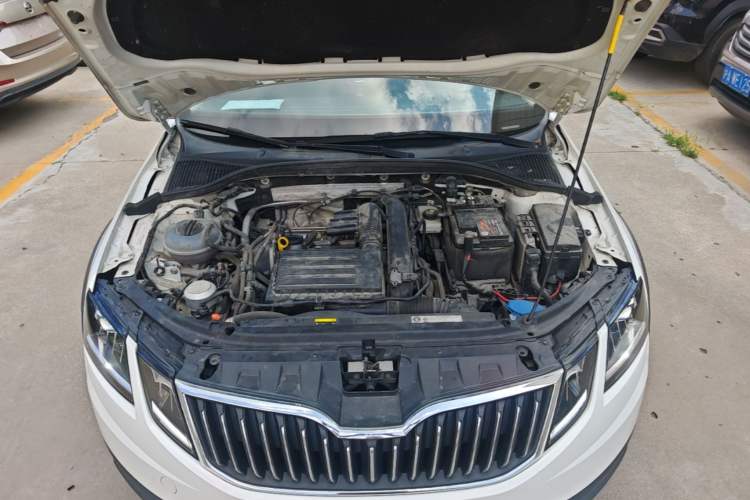 Used Skoda Octavia 2019 TSI280 DSG Luxury Edition Station Wagon China VI Standard Engine Bay