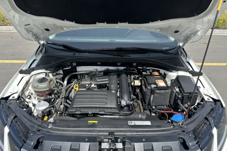 Used Skoda Octavia 2019 TSI280 DSG Luxury Edition Station Wagon China VI Standard Engine Bay