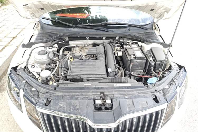 Used Skoda Octavia 2019 TSI230 DSG SmartDrive Luxury Edition China VI Engine Bay