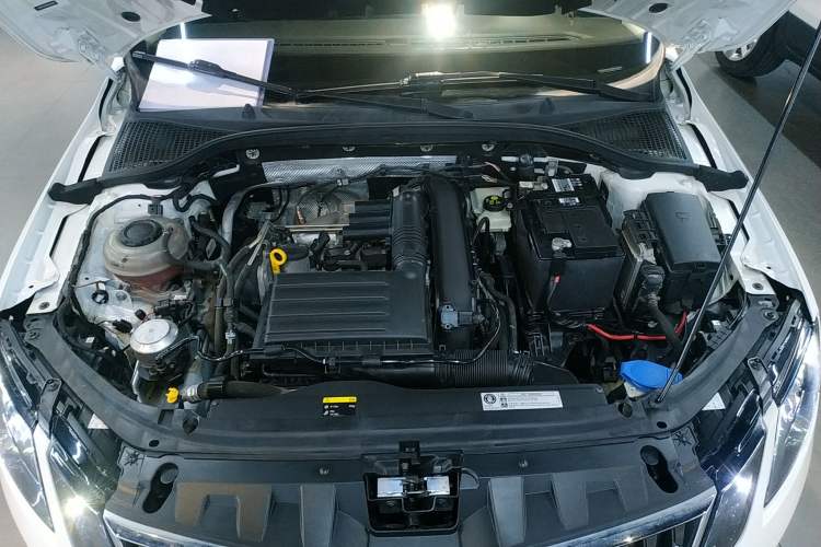 Used Skoda Octavia 2019 TSI230 DSG SmartDrive Luxury Edition China VI Engine Bay