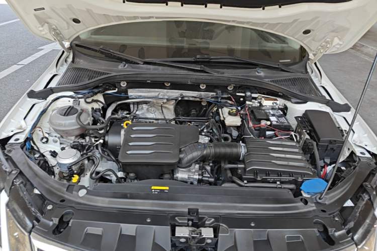 Used Skoda Octavia 2019 1.5L Automatic Smart Drive Luxury Edition China VI Standard Engine Bay